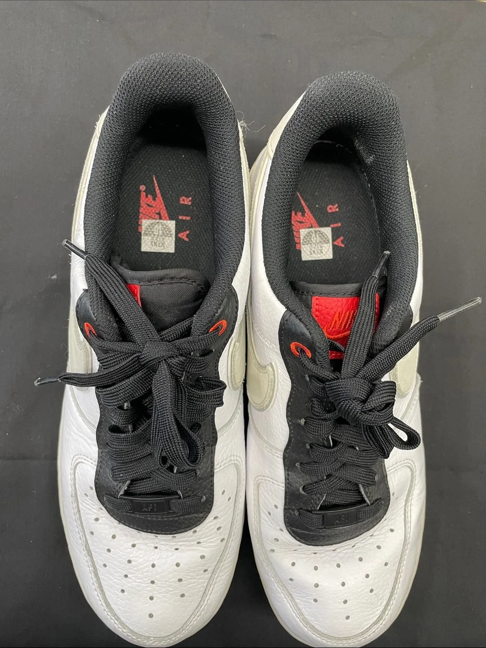 Nike Men’s White, Black & Red Low-Top Sneakers